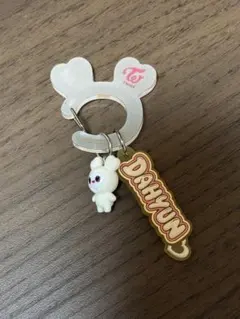 TWICE LOVELY'S 壓克力 扣環 毛絨吊飾  સદાહ્યોન