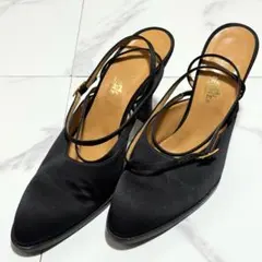 【✨極美品✨】エルメス ブラックサテン バックストラップ パンプス 38のサムネイル