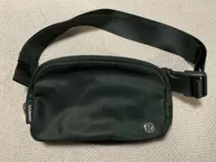 【美品】Lululemon ボディバッグ　グリーン