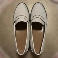 ホワイト ローファー 靴のサムネイル
