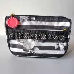 LeSportsac × Benefit 花柄フリル付きストライプポーチ