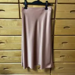 新品タグ付き　サテン ナロー フレアスカート　ウエスト61㎝