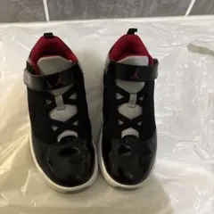 Jordan ブラック/レッド スニーカー　22cm