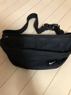 Nike ブラック ボディバッグ