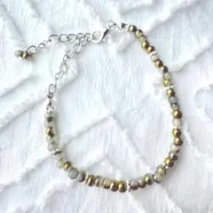 ⑬ゴールドとベージュのビーズブレスレット　ハンドメイド