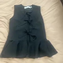 GU ロクノースリーブ ニットベスト フリル裾