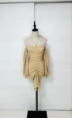 ベージュ オフショルダー タイトドレス / Light brown dress