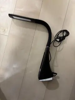 黒い曲線デザインのLEDデスクライト