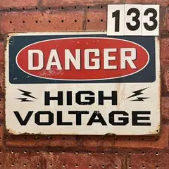 ハイボルテージ HIGH VOLTAGE 《133》ブリキ 看板 レトロ風 ☻