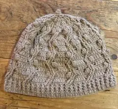 ベージュ ウール　ケーブル編み ニット帽 ポンポン付き　58センチ