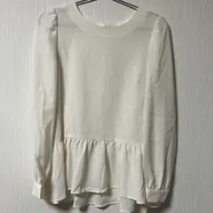 Ruby rivet ペプラムブラウス アイボリー 38サイズ　新品タグ付きのサムネイル