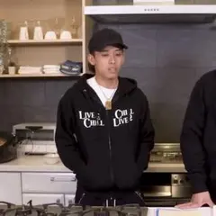 eyden着用 CHILLIN ジップパーカー