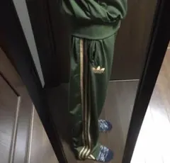 adidas トラックパンツ　グリーン