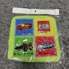 ハンカチ、トミカ