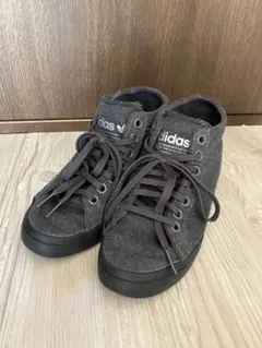 アディダス インヒールハイカットスニーカー