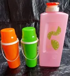 プラスチック水筒 2点＆プラスチックポット1点　計3点セット　昭和レトロ　当時物のサムネイル