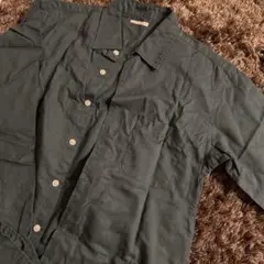 GU グリーンシャツ