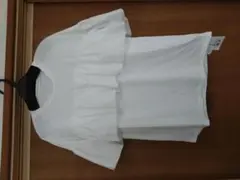 新品タグ付き DOLLUPOOPS フリル 半袖Tシャツ ホワイトのサムネイル