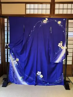 正絹振袖　鮮やかな青の振袖 桜と小花の柄　中古美品　成人式前撮り結婚式お茶会のサムネイル