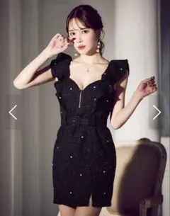 フリル付きブラックタイトドレス