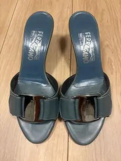 Salvatore Ferragamo レザーミュール サンダル ブルーのサムネイル