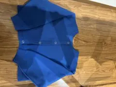 青いニットカーディガン