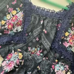 美品Banner Balletネイビー レース　フラワー　花柄 ブラウスのサムネイル