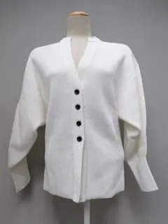 【ADAM ET ROPE'】ホワイト キーネックフォルムカーディガン