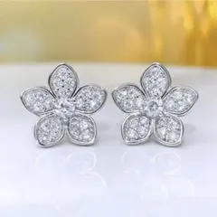 フラワーピアス