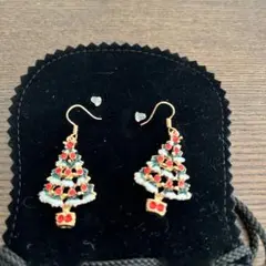 クリスマスツリー型ピアス