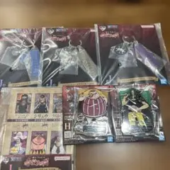 ONE PIECE 海賊旗 アクリルスタンド 白ひげ エース＆ マルコ - メルカリ