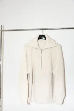 クリーム色 ハイネックジッパーニットセーター