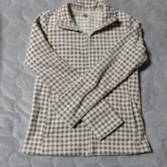 ベージュとブラウンのチェックフリースジャケット