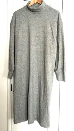ユニクロ ソフトニットフリースワンピースグレー タートルネック