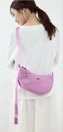 Nike ピンク オーラクレセント クロスボディバッグ (4L)