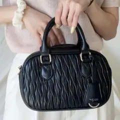 【mily bilet】大人ガーリーのアクセント。プリーツミニバッグ