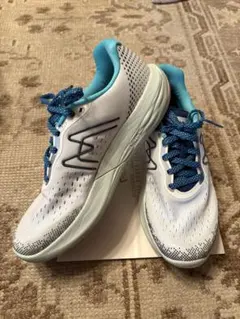 HOKA スニーカー CLIFTON10 WIDE 23.5 ホワイト/ブルー - メルカリ