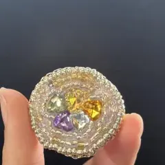 (訳あり)多色ビーズブローチ ハンドメイド キラキラ ビーズ刺繍 ハート詰め込み