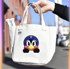 東京ヤクルトスワローズ つば九郎 さがら刺繍トートバッグ - メルカリ