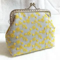 ハンドメイド　がま口ポーチ　小物入れ　刺繍花柄
