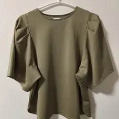Tシャツ　カーキ色