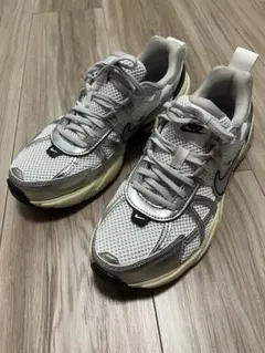 【美品】NIKE V2K RUN ホワイト シルバー 24.5cm