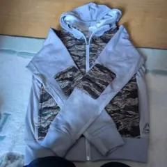Reebok 迷彩パーカー Sサイズ