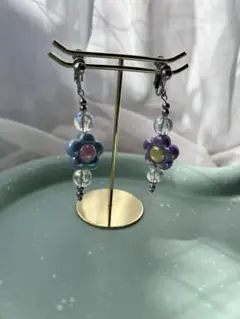 ハンドメイド 青紫 花形イヤリング