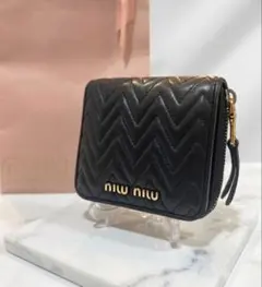 MIU MIU 財布 ドット柄 チェーン付きウォレット - メルカリ
