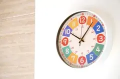 【知育時計】レインボー　白　掛時計　静音　直径25センチ　壁掛け　子供部屋　教育