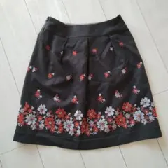 PLACE PAUSE　刺繍スカート