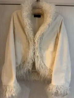 ホワイトファー付きショートジャケット