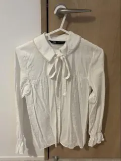 【ZARA】ホワイトリボン付きフリル襟シャツ