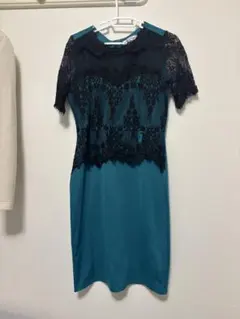 ティールと黒のレースタイトドレス